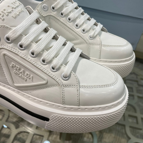 プラダの白黒はカップルの款の2023春夏の新型,ハイエンドの特注