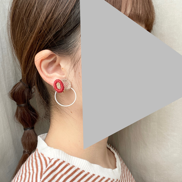 301◇dimple◇刺繍ピアス.刺繍イヤリング.刺繍アクセサリー.輪っか.レッド.赤.個性的 3枚目の画像