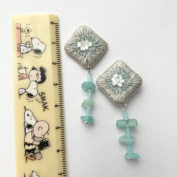 302◇calm◇刺繍.刺繍ピアス.刺繍イヤリング.アレルギー対応.個性的.水色.ブルー.透明感 3枚目の画像