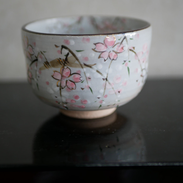 京焼・清水焼　色絵　湯呑（枝垂れ桜・桜葉） 2枚目の画像