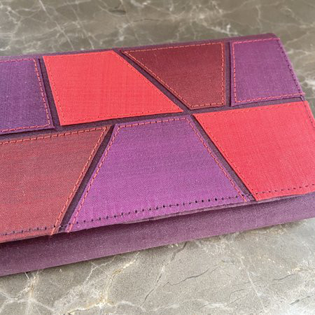 フェアトレード 軽い財布 カンボジアシルク・ブロック柄ウォレット（ベリー）