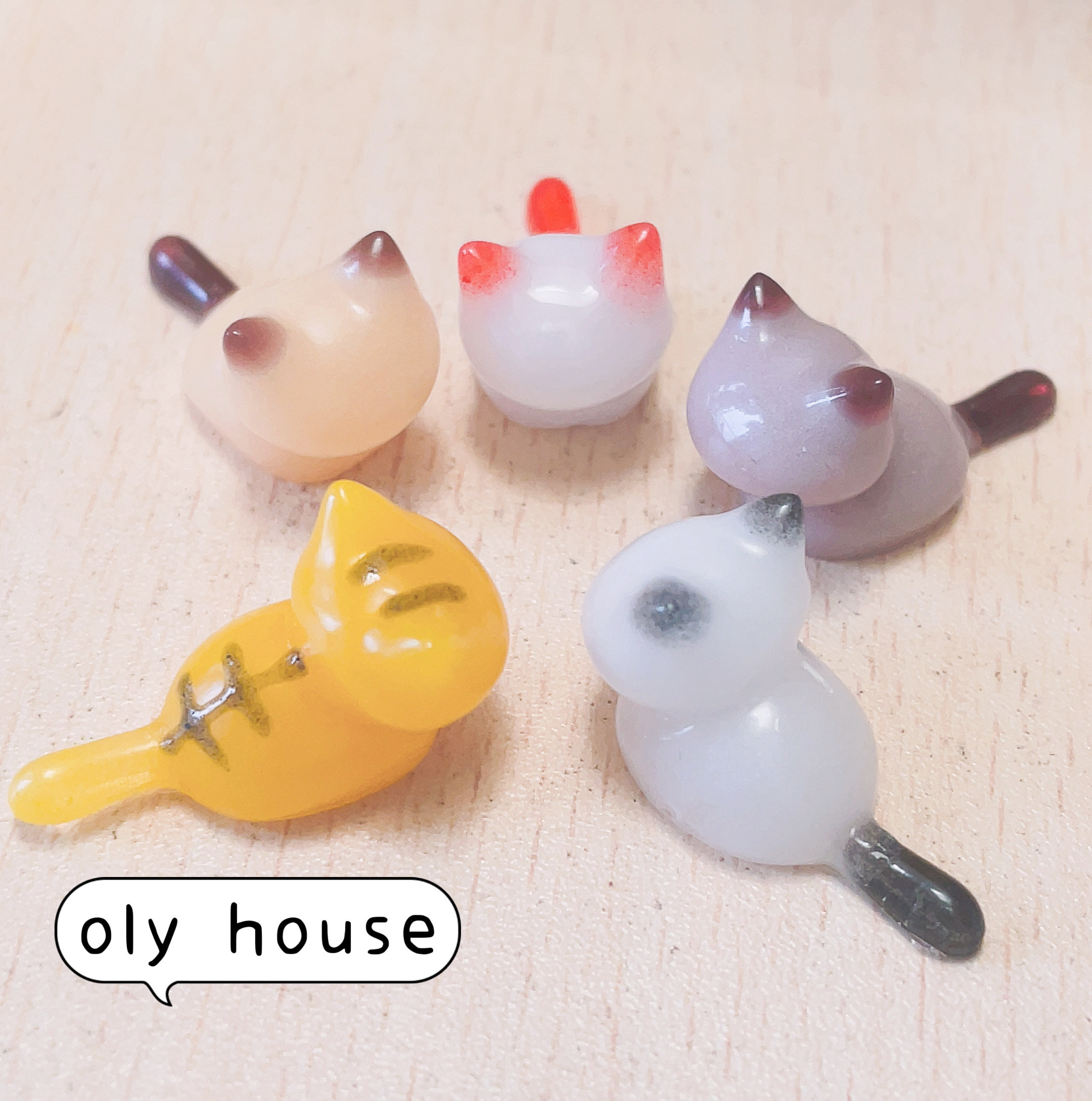 #95【ハンドメイド】レジン　ぐでねこ　おすわりねこ　じゃれねこ　チャーム 95【ハンドメイド】レジン ぐでねこ おすわりねこ じゃれねこ チャーム