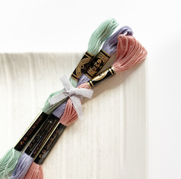 刺繍糸3色セット[ennui]曇空の花畑 1枚目の画像
