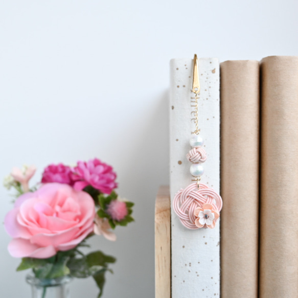 大人可愛いブックマーカー　水引梅とつまみ細工　桜ピンク 2枚目の画像