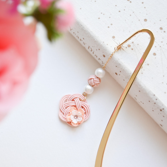 大人可愛いブックマーカー　水引梅とつまみ細工　桜ピンク 3枚目の画像