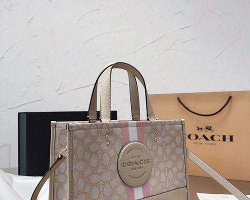 COACHのトートバッグ&ショルダーバッグ トートバッグ みやご