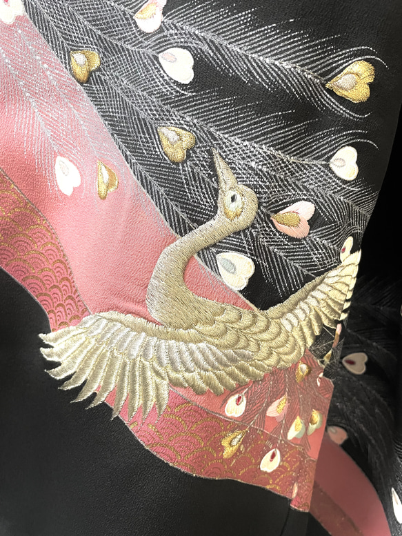 送料無料 着物 リメイク 留袖 孔雀 正絹 シルク フレア ワンピース 華やか M〜L ハンドメイド 3枚目の画像