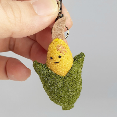 フェルトマスコット 刺繍 キーホルダー トウモロコシ キーホルダー お