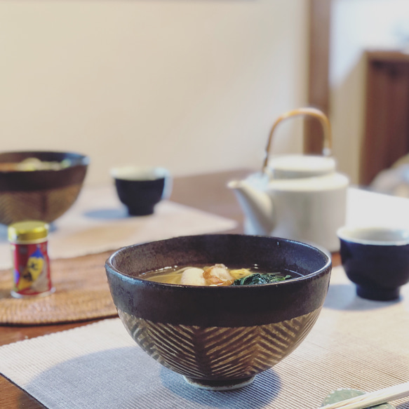 Uどんぶり鉢　丼鉢　めん鉢　ヘリンボーン柄　チャイティーベージュ（手彫り） 6枚目の画像