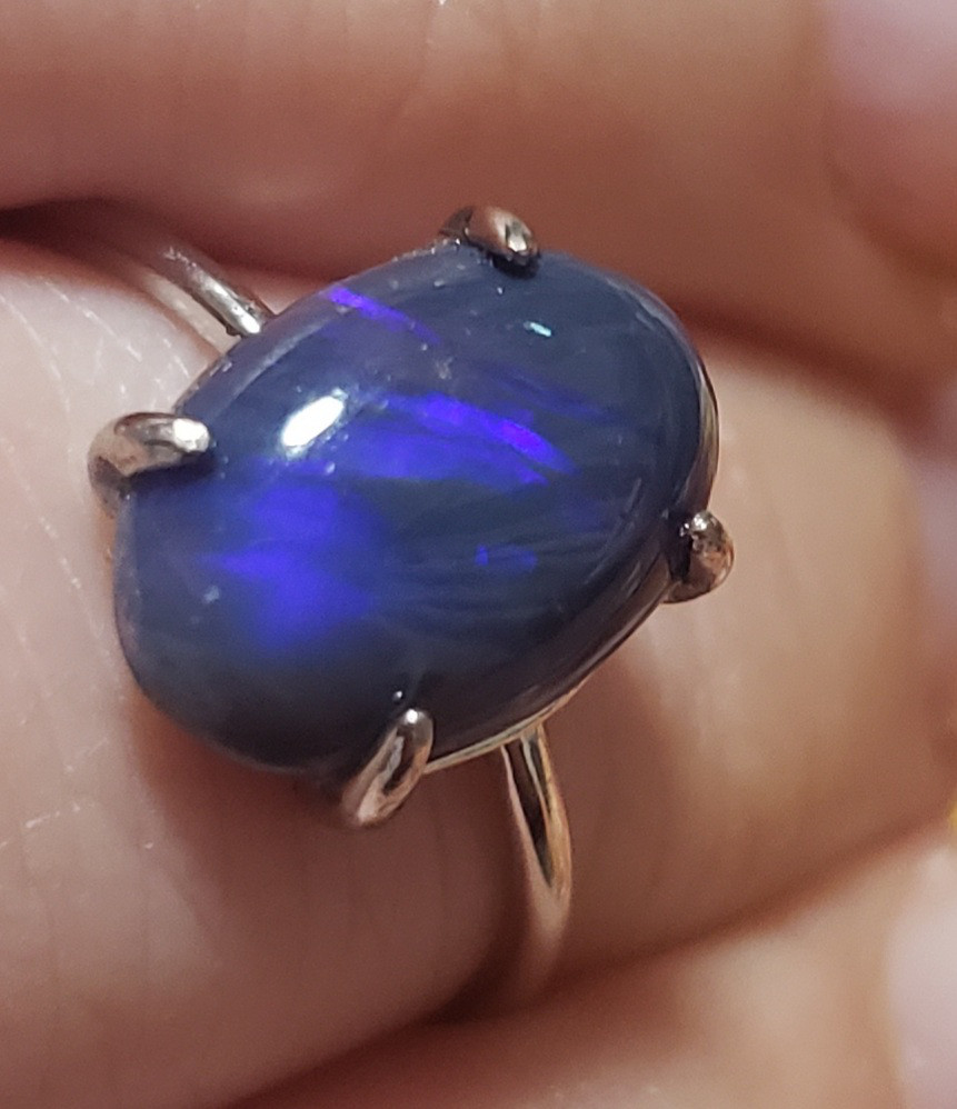 レアなギラっとパープルブルー遊色効果