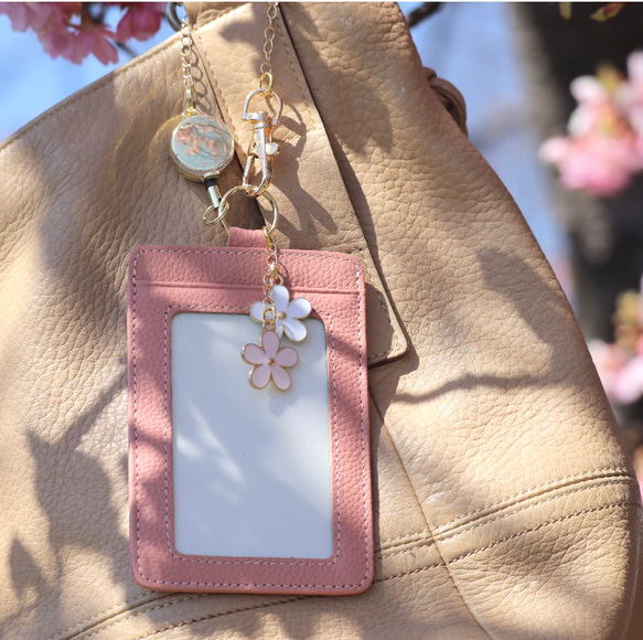 桜の舞　本革パスケース　　伸びるリール付き　ストラップ　ピンク　イエロー　ベージュ 7枚目の画像