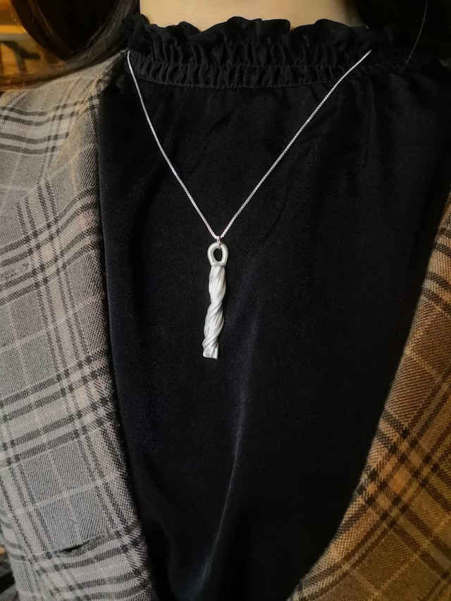 純銀ツイストネックレス