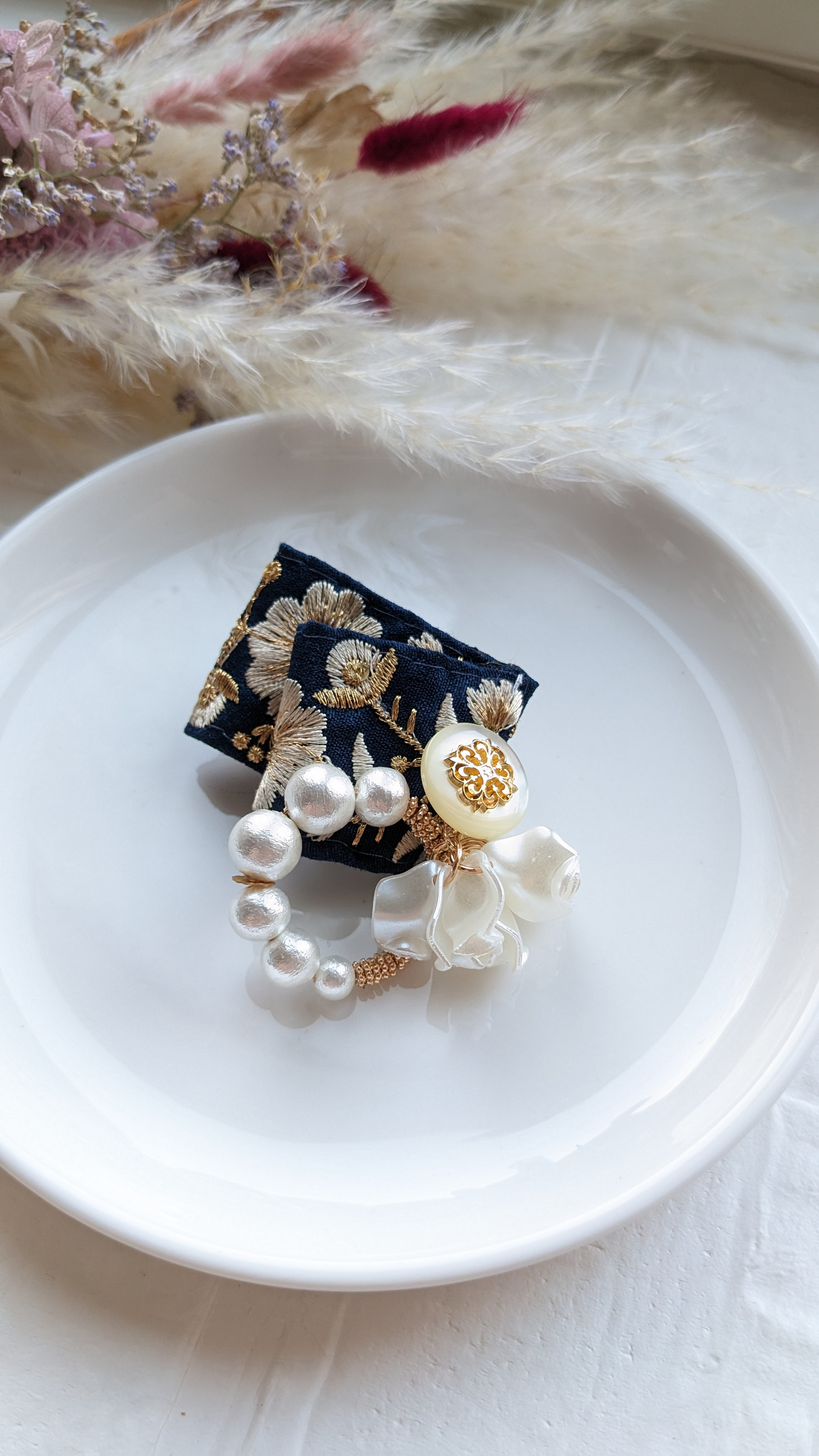 «779»◤完売◢インド刺繍リボンキーホルダー*国産コットンパール*ビジュー*