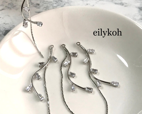 G61S/2個/シルバーの揺れるチェーンとジルコニアのウェーブチャーム