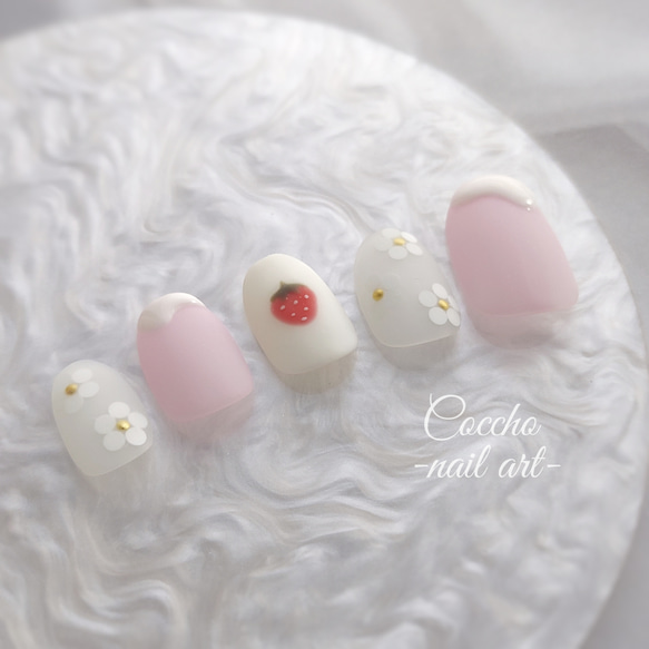 No.154　ジェルネイル　ネイルチップ　いちご　ピンク　白　赤　苺　春　果物 3枚目の画像