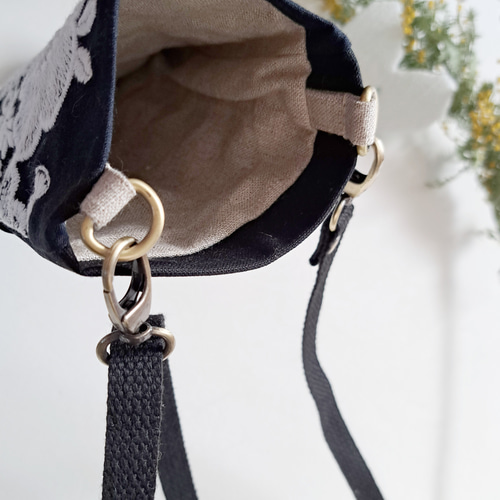 ミナペルホネン smile flower*navy スマホショルダー サコッシュ