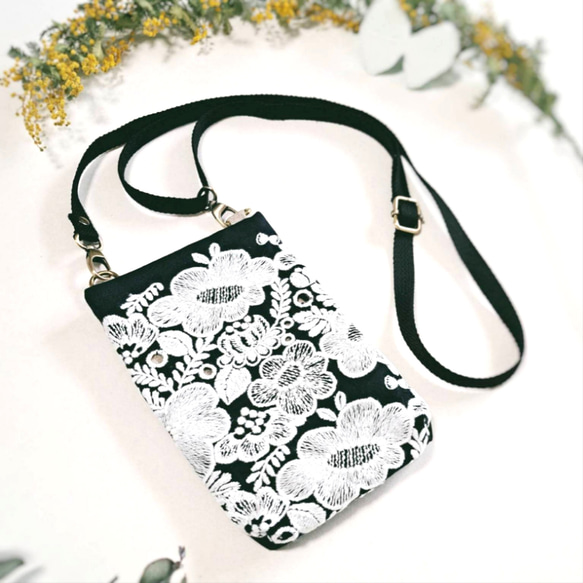 ミナペルホネン smile flower*navy スマホショルダー サコッシュ  