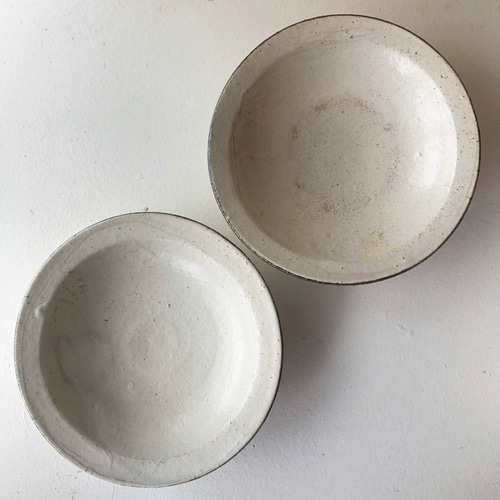 作家　陶芸作家　粉引き　リム皿　オーバルリム皿　２枚　大 粉引リム皿 中皿 いちらん陶房 通販 15543220｜Creema(クリーマ