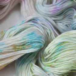 手染め糸　ファインウール　ソックヤーン　　gray　colorful　 nijiyarn 8枚目の画像