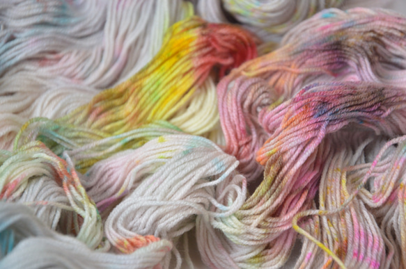 手染め糸　ファインウール　ソックヤーン　　gray　colorful　 nijiyarn 9枚目の画像