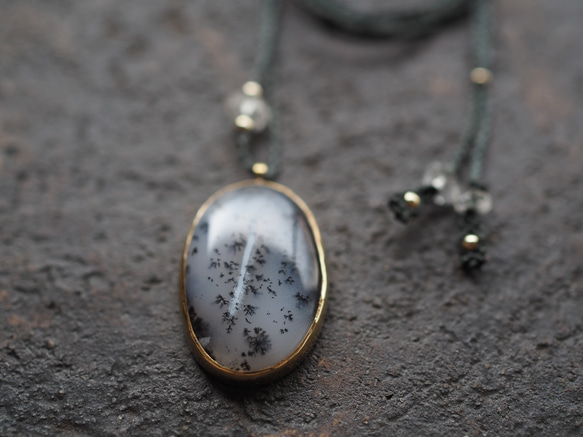 dendritic agate brass necklace (hatsuyuki) 7枚目の画像