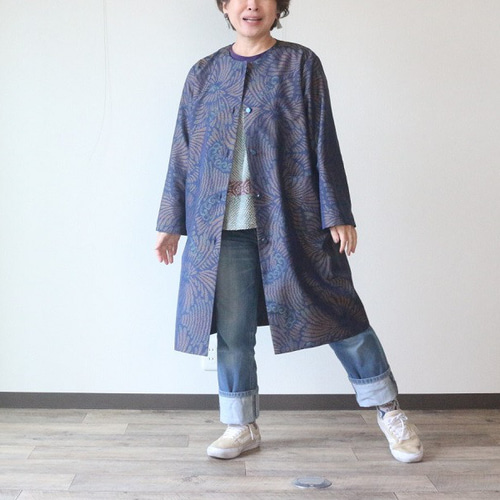 着物リメイク 青の菊模様大島紬ノーカラーコート スプリング