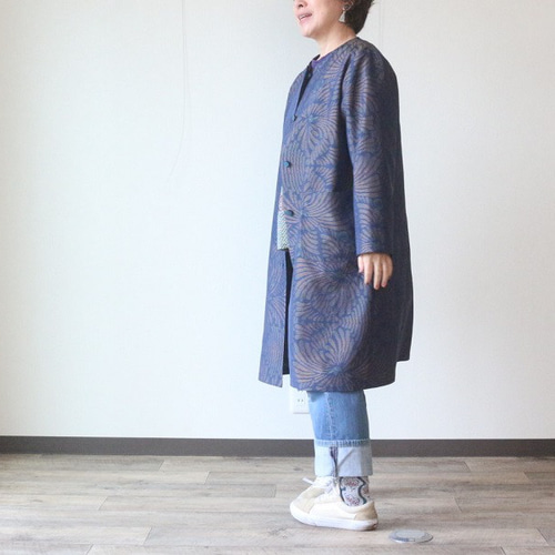 着物リメイク 青の菊模様大島紬ノーカラーコート スプリングコート