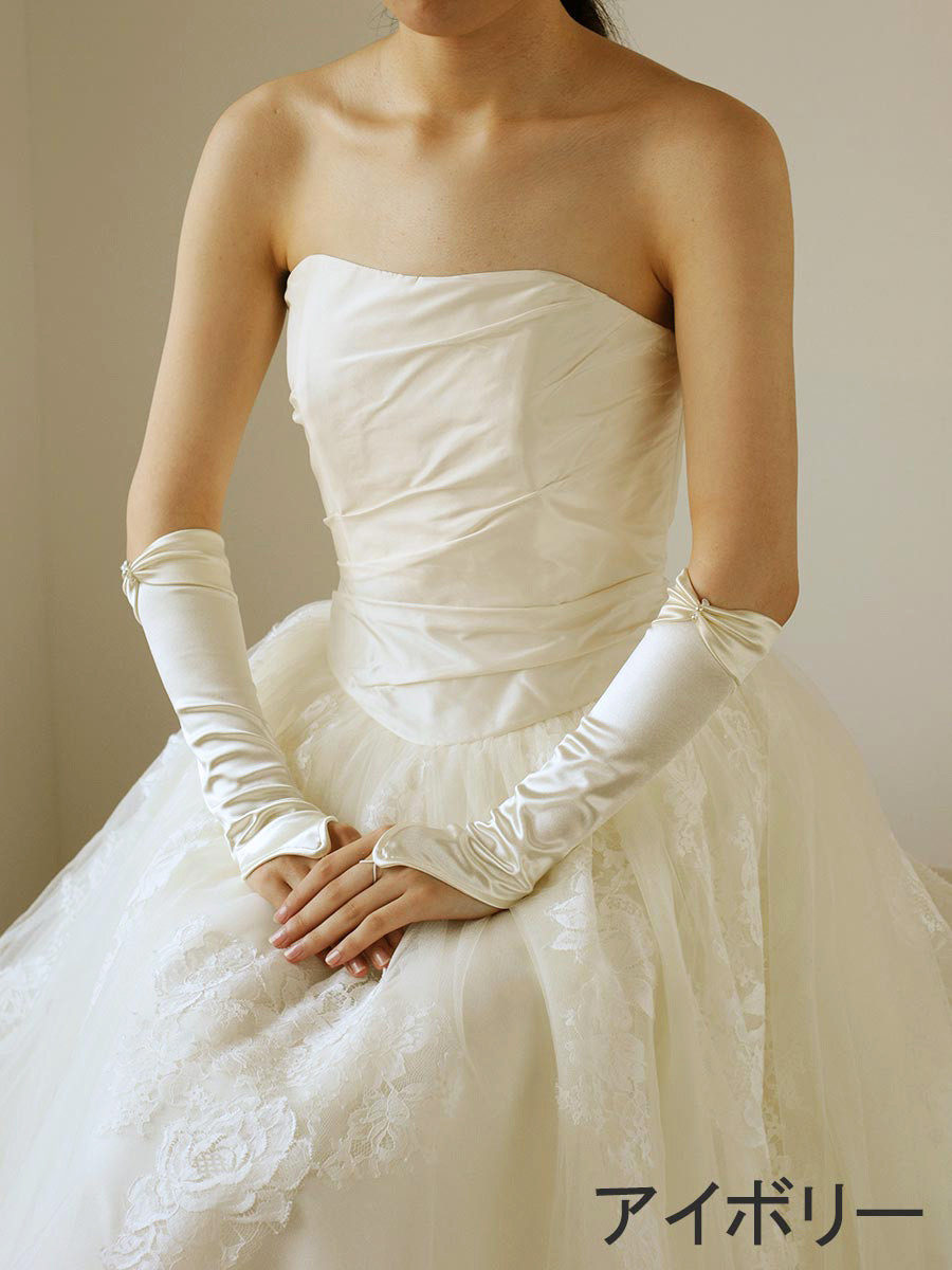 ウェディングドレス(ペール、グローブ、バックリボン、トレーン、ヨーク) バービー