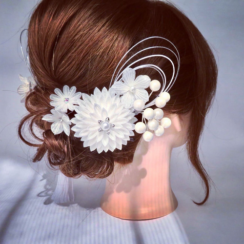 パールホワイトのつまみ細工髪飾り】ウェディング 成人式 卒業式