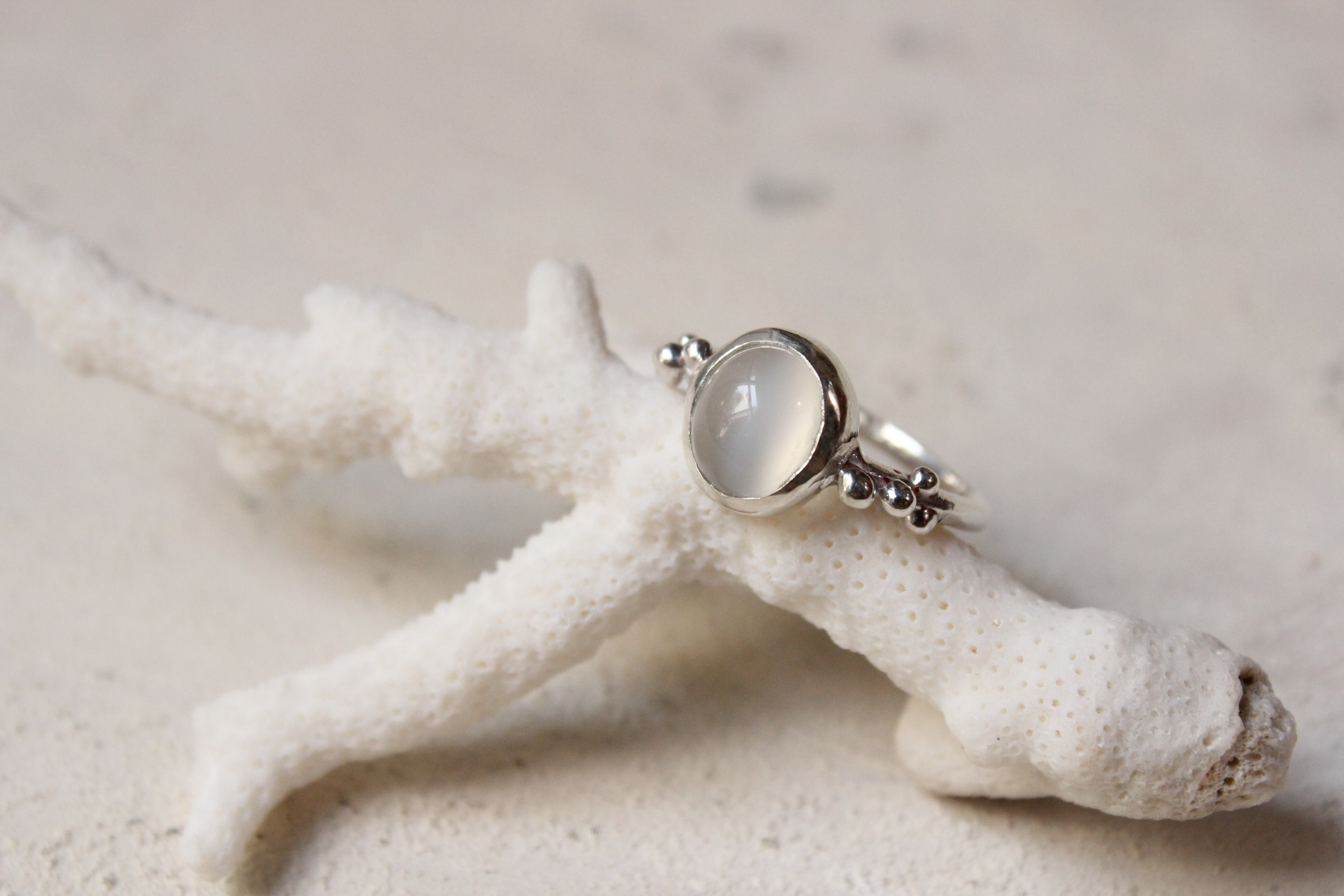 ムーンストーンのリング　6月の誕生石　azur/silver