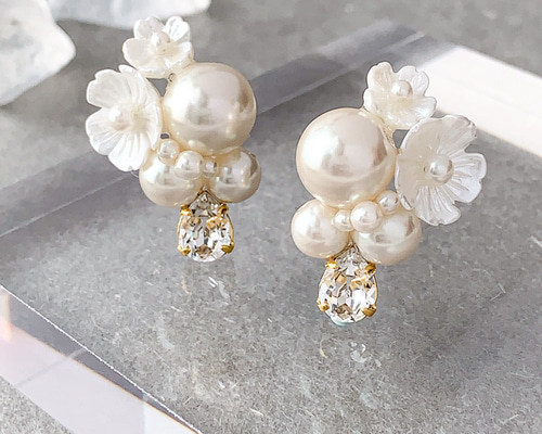 パールボタンＢ♡ハンドメイド ピアス イヤリング 結婚式 シンプル 卒業 入学 adca1988cf3bad5757d491dd7221d8