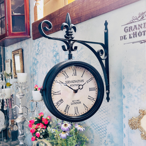 アンティークな部屋/ 両面式 壁掛け時計（回転型） ウォールクロック