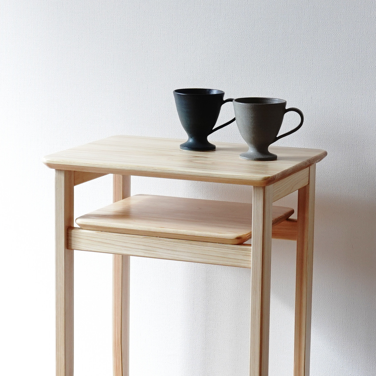 ちょっとのっぽなサイドテーブル　ひのき無垢材製 25,000円