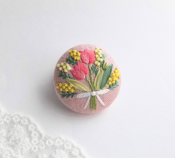 春の花束　刺繍ブローチ/刺繍ヘアゴム　チューリップブローチ　チューリップヘアゴム 1枚目の画像