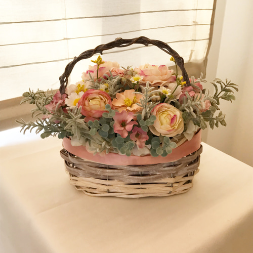 ラナンキュラスの小さなかごアレンジ&スワッグセット 〜春色飾り プレゼント〜 ラナンキュラスの小さなかごアレンジ&スワッグセット 〜春色飾り