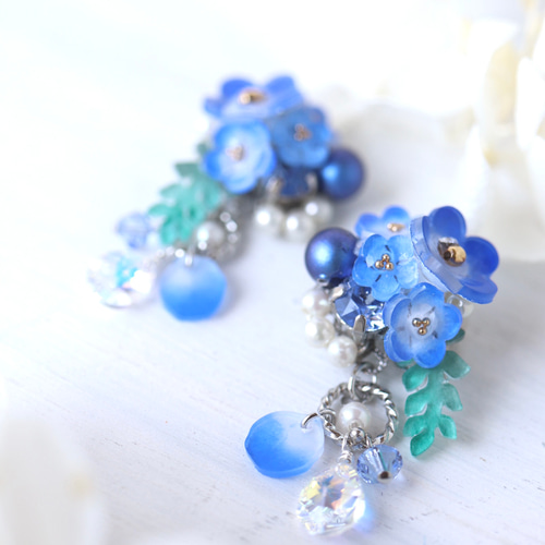 ネモフィラしゃらりん*bijouのピアス/イヤリング 花、青、春 ネモフィラしゃらりん*bijouのピアス/イヤリング 花、青、春