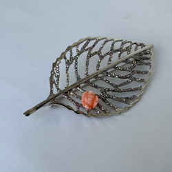 ボタニカル　ブローチ　葉っぱに珊瑚のお花・ラメ入り　R50304Y2 12枚目の画像