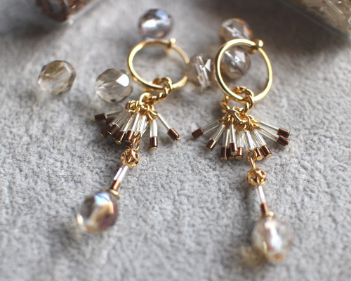 一粒チェコビーズとフレンチヴィンテージビーズのシャラシャラフープ