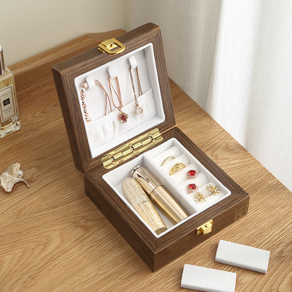 小さめ木造のアクセサリーケース　ジュエリー収納　ミニケース　ネックレス掛け　イヤリングや指輪置き 2枚目の画像