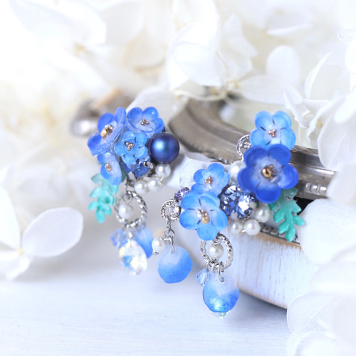 新しいブランド ネモフィラしゃらりん*bijouのピアス／イヤリング(右耳)＋ ピアス
