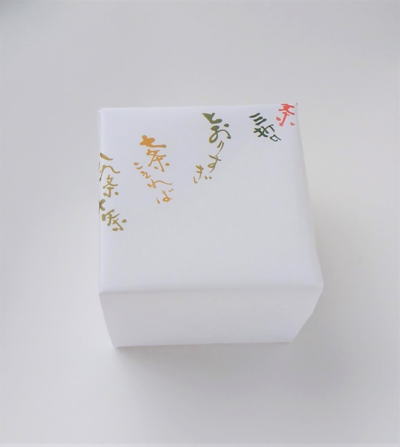 胸元に結晶の華が咲く。美しい京焼のアクセサリー”京かざり”　　花結晶・緑　ペンダント　磁器 12枚目の画像