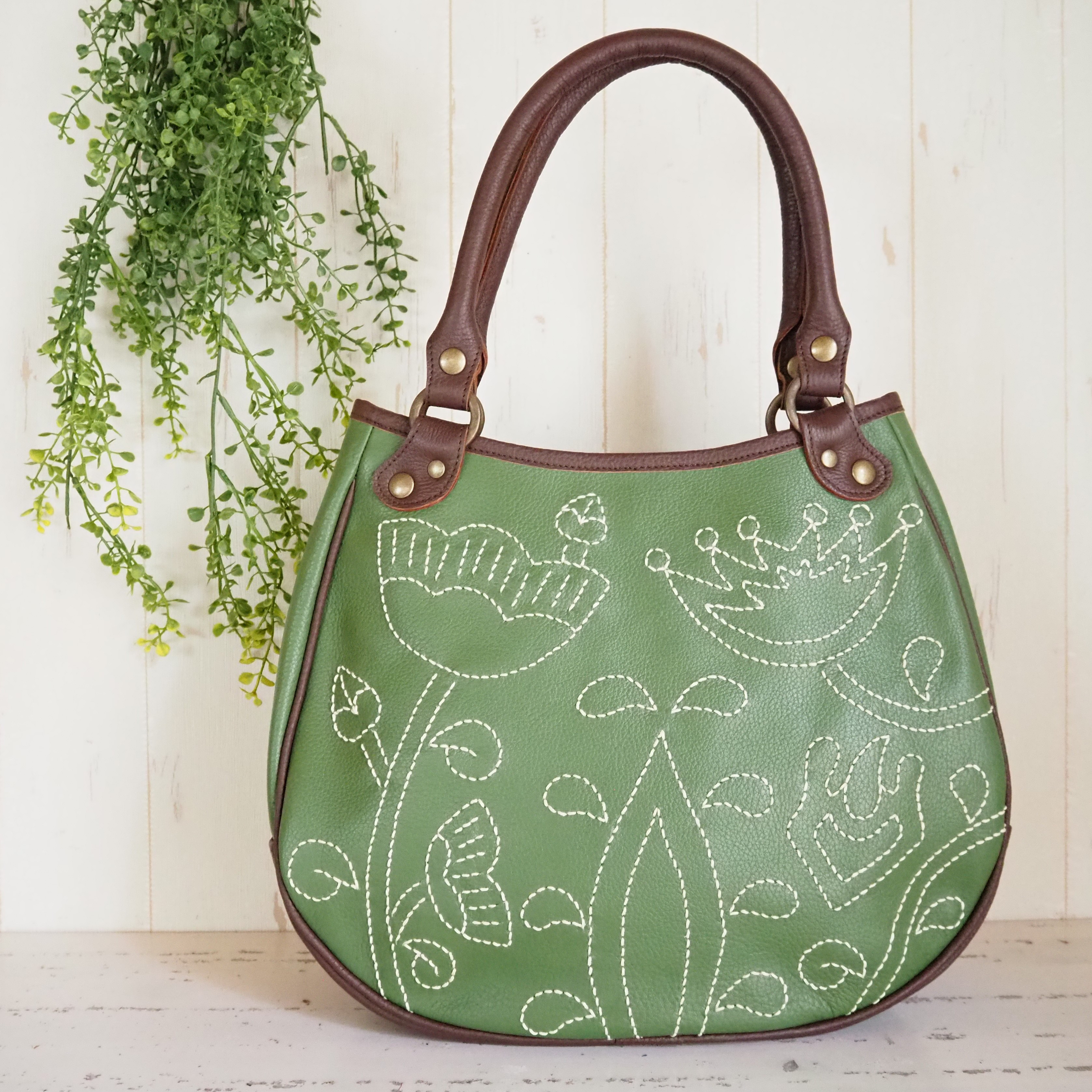 フラワーステッチ・ラウンドバッグ（グリーン×ブラウン）本革・手縫い・受注制作