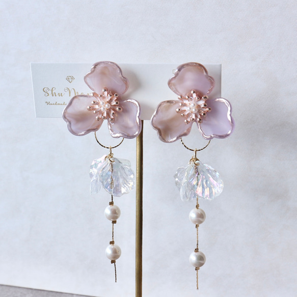 特集掲載］くすみパープルフラワー×オーロラの花びらパールゆらゆら 