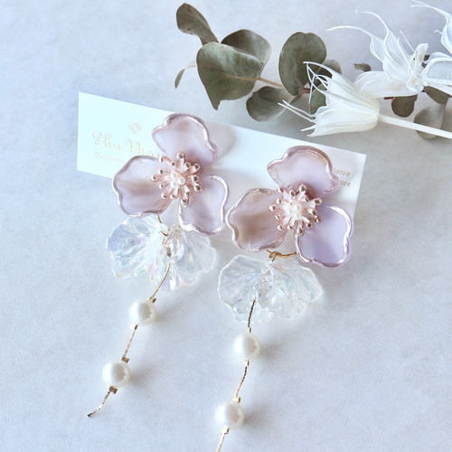 特集掲載］くすみパープルフラワー×オーロラの花びらパールゆらゆら 