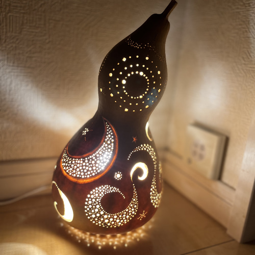 天然のひょうたんランプにLEDの台付きます 天然のひょうたんランプにLEDの台付きます