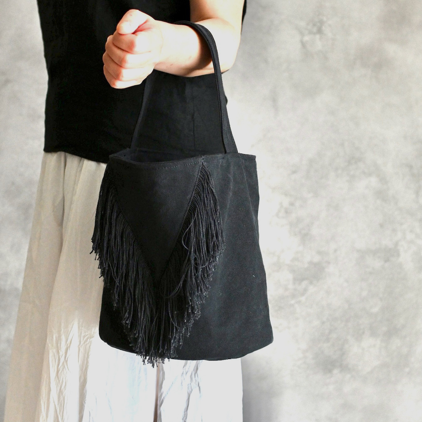 ブラック帆布Veeフリンジバッグ