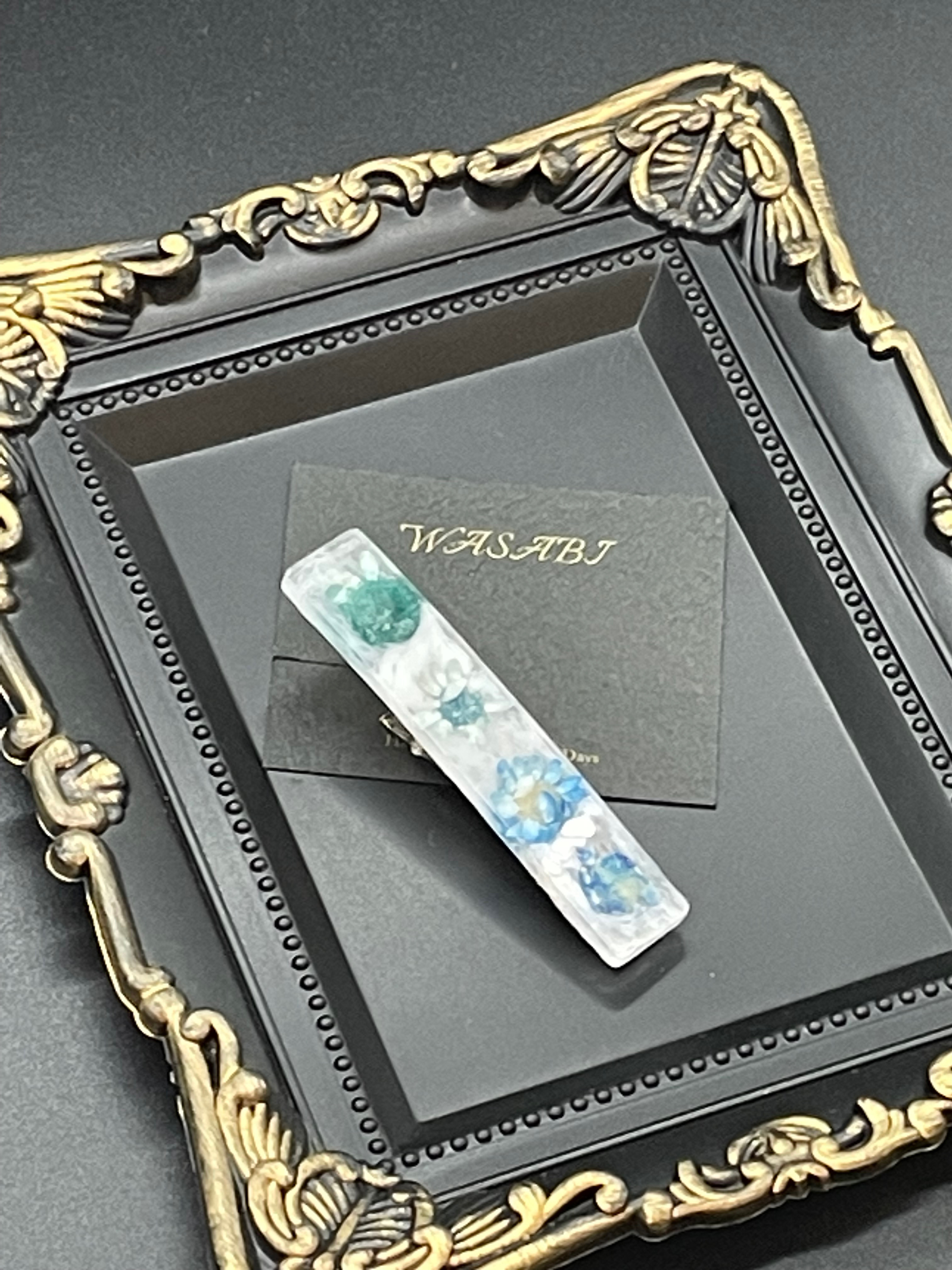 白小花のホワイト系ヘアクリップ