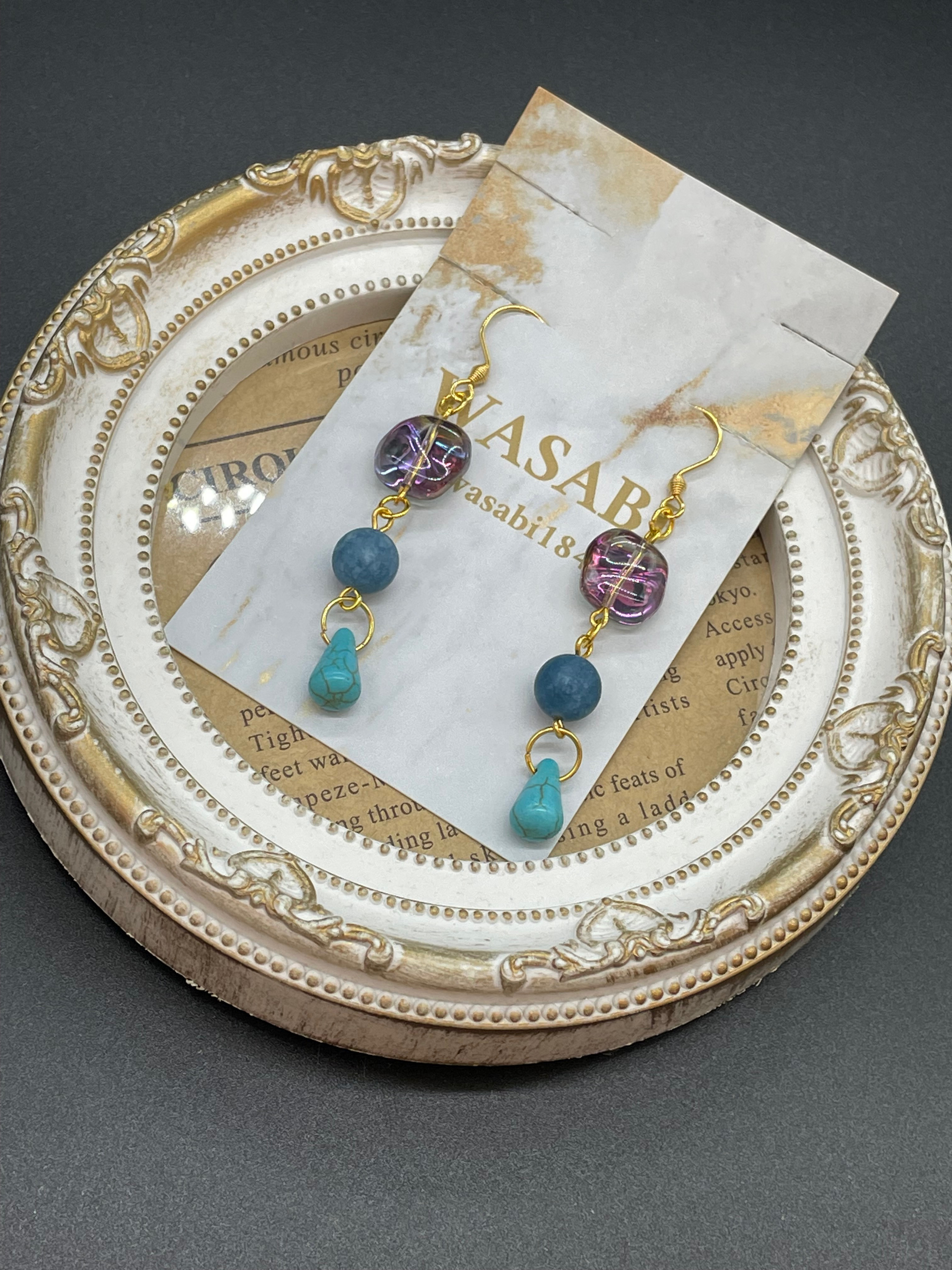 ターコイズとフロストビーズと紫氷のピアス