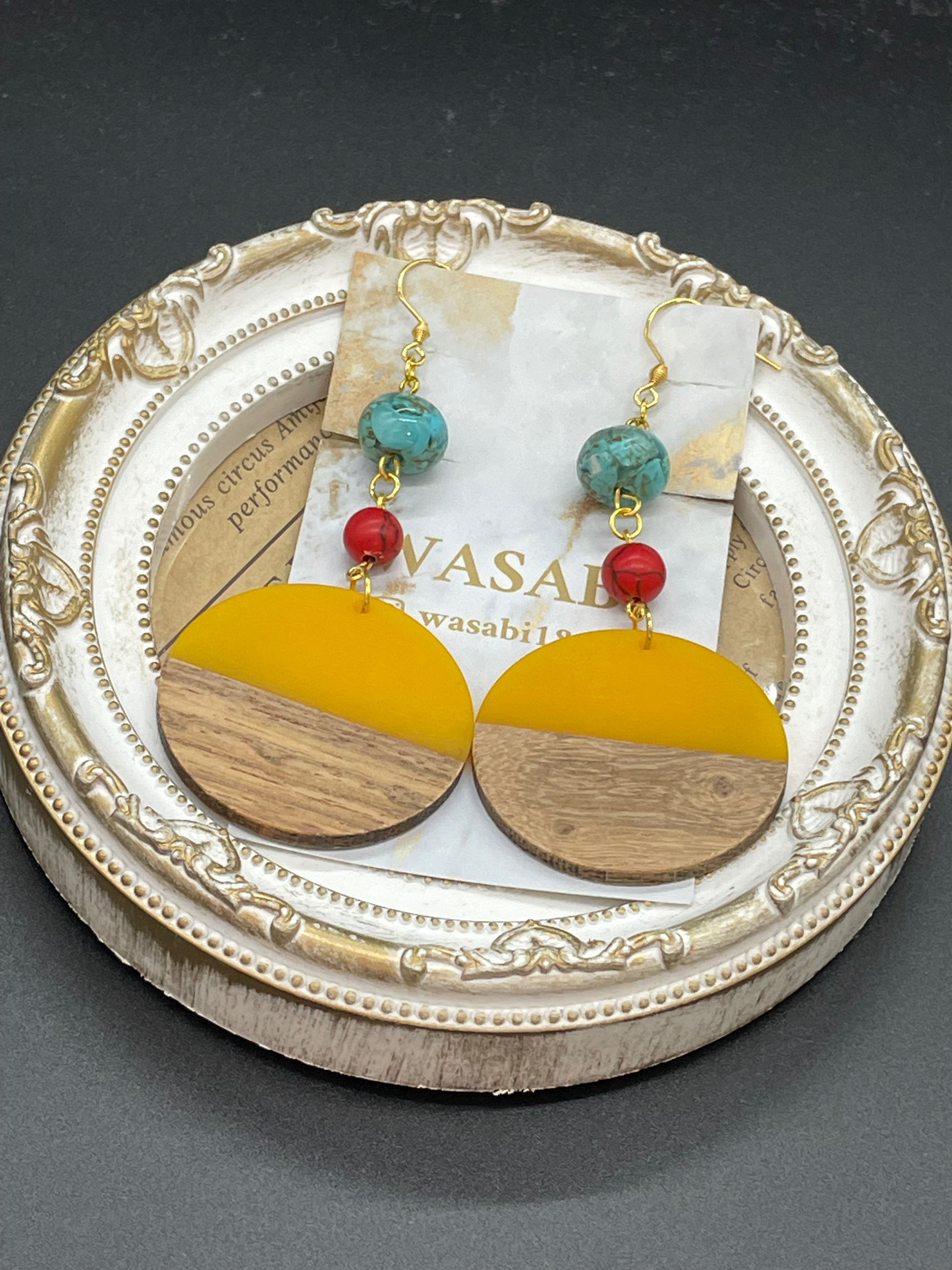 ターコイズストーンビーズとイエローウッドのピアス