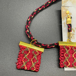 アンティークリボンの刺繍糸紐ネックレスとイヤリングのセット【レッド】 2枚目の画像